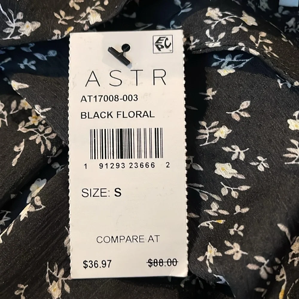 ASTR Black Floral 100% Polyester V-Neck Blouse Small NWT - Picture 6 of 7